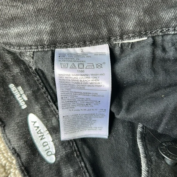 Old Navy Distressed Mid-Rise Boyfriend Jean Shorts Stretch Denim Black SZ 2 EUC - Picture 7 of 8